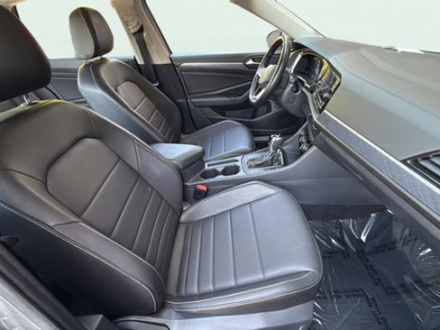 Used 2024 Volkswagen Jetta SE FWD image 25