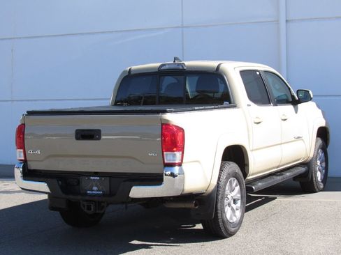 Certified 2017 Toyota Tacoma SR5 AWD/4WD image 6