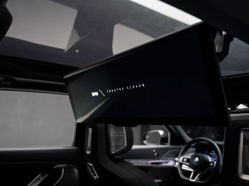 Used 2024 BMW i7 eDrive50 w/ M Sport Package image 3