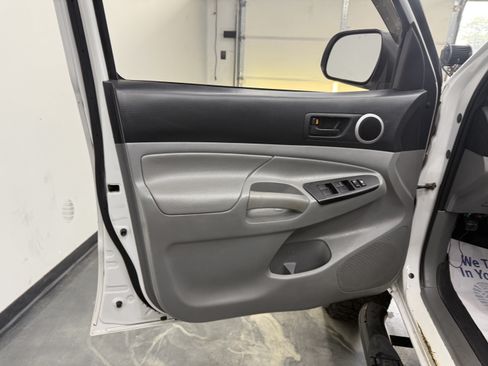 Used 2014 Toyota Tacoma 4x4 Double Cab image 9