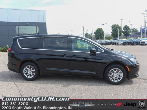 New 2025 Chrysler Voyager LX FWD image 9