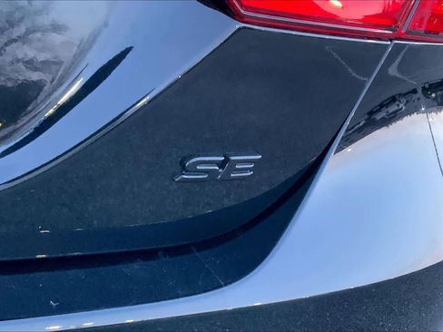 Used 2024 Toyota Camry SE image 10