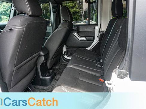 Used 2018 Jeep Wrangler Unlimited Sahara AWD/4WD image 21