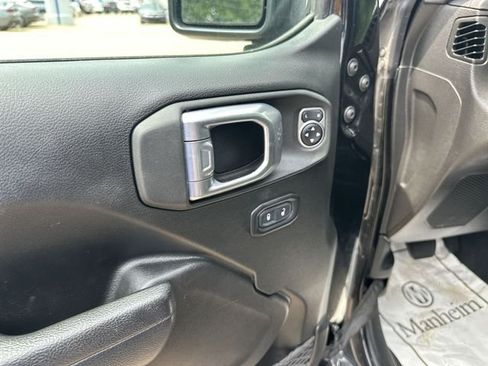 Used 2022 Jeep Wrangler Unlimited Sport AWD/4WD image 17