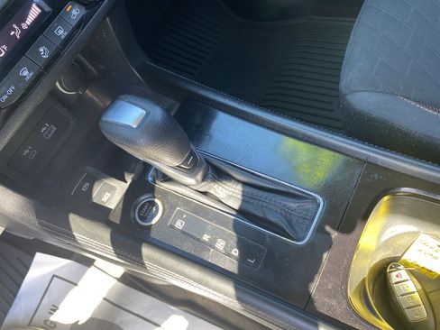 Used 2022 Nissan Kicks SR image 15