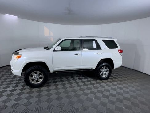 Used 2010 Toyota 4Runner SR5 AWD/4WD image 4