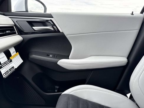 New 2026 Mitsubishi Outlander SE image 25