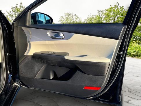 Used 2022 Kia Forte LXS w/ LXS Technology Package image 24