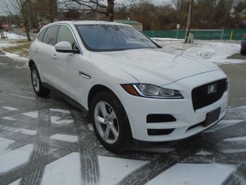 Used 2019 Jaguar F-PACE Premium image 3