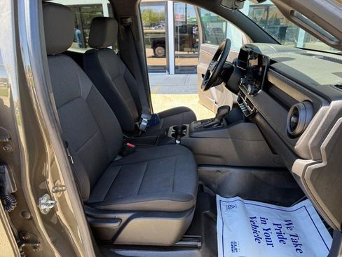 Used 2023 Chevrolet Colorado W/T RWD image 16