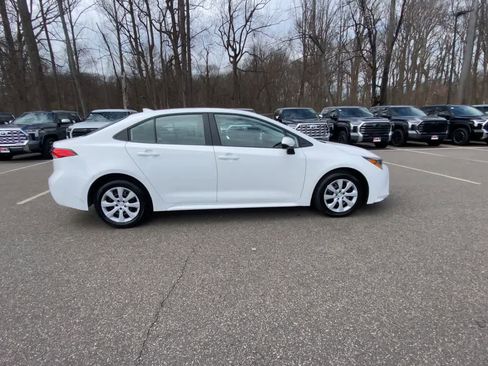 Used 2024 Toyota Corolla LE image 9