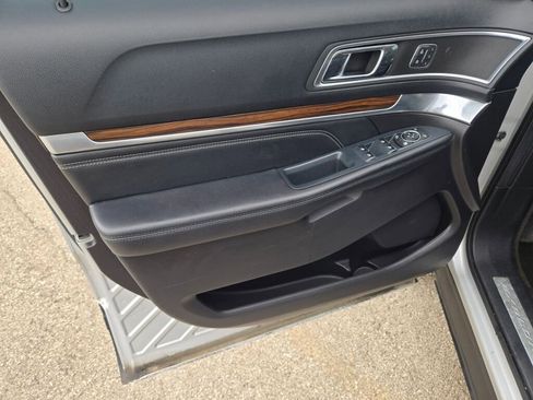 Used 2016 Ford Explorer Limited image 20