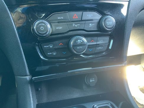 Certified 2022 Chrysler 300 S image 20