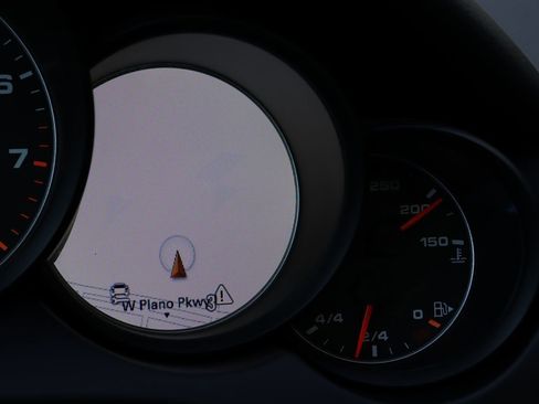 Used 2018 Porsche Cayenne Platinum Edition image 20