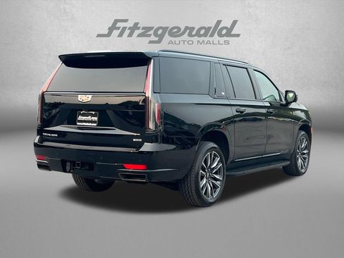 Used 2024 Cadillac Escalade ESV Sport AWD/4WD image 8
