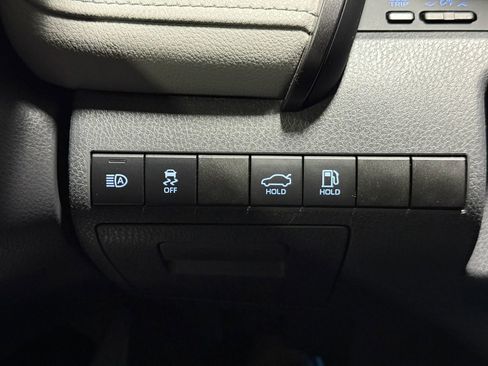Used 2019 Toyota Camry XLE FWD image 33