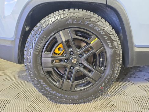 Used 2023 Rivian R1S Launch Edition image 12