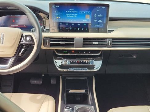Certified 2025 Lincoln Corsair FWD image 20