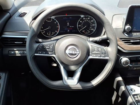 Used 2024 Nissan Altima 2.5 SV FWD image 11