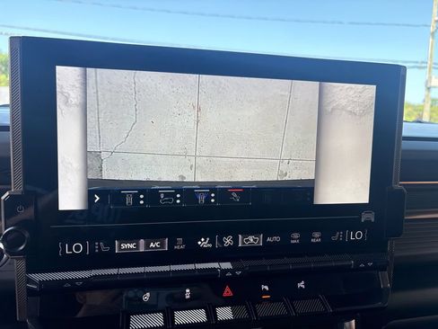 Used 2025 GMC Hummer EV 2X AWD/4WD image 37