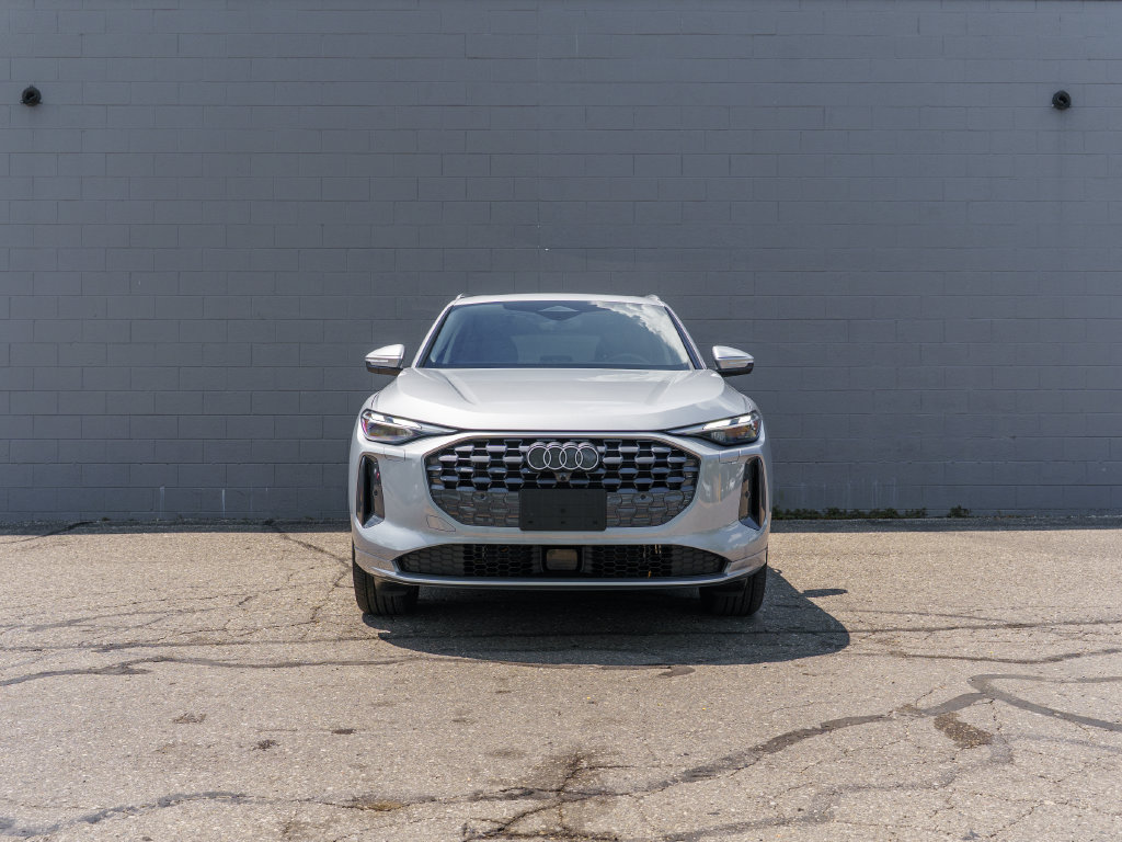 Certified 2025 Audi Q5 Premium w/ Convenience Package AWD/4WD image 10
