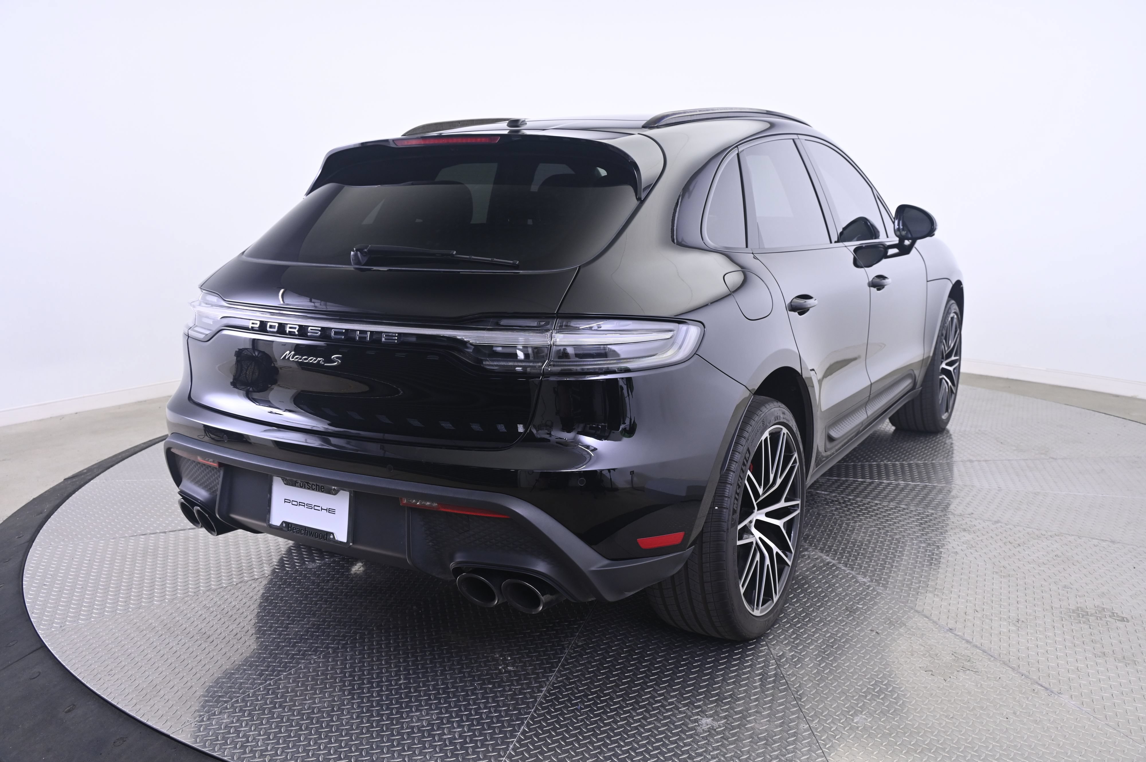 Certified 2023 Porsche Macan S AWD/4WD image 7