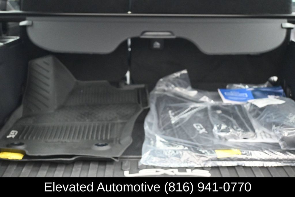 Used 2025 Lexus GX 550 w/ Accessory Package (2T) AWD/4WD image 15