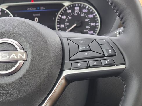 Used 2025 Nissan Sentra SV w/ SV Premium Package image 34