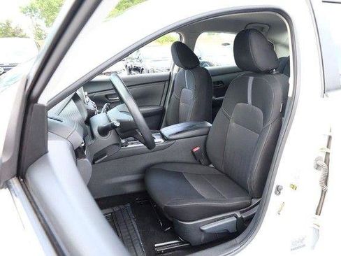 Used 2024 Nissan Sentra SV FWD image 8