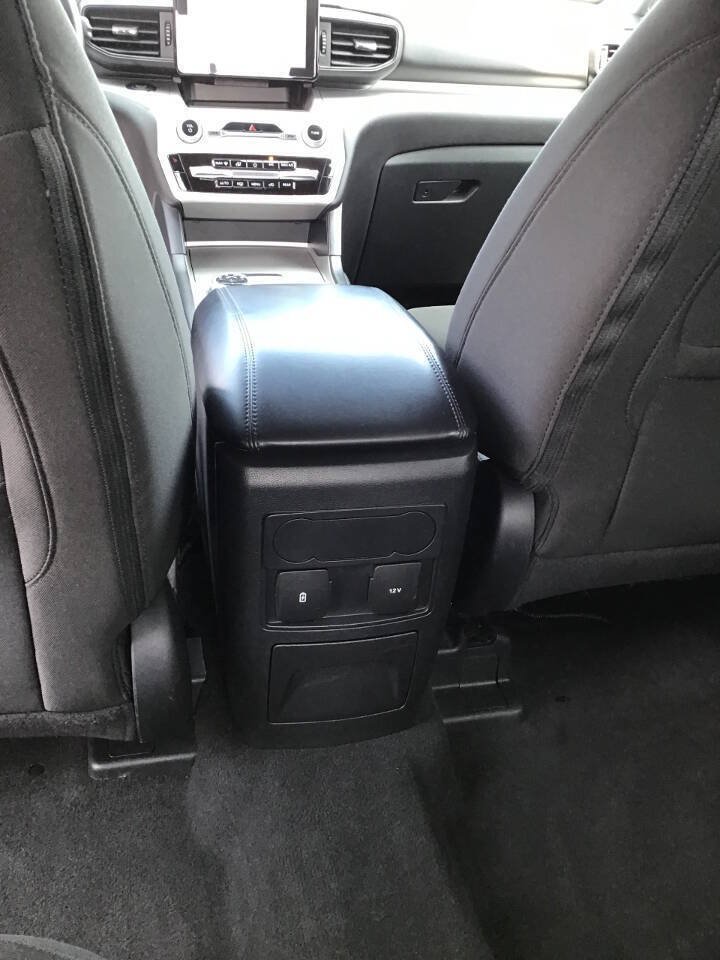 Used 2023 Ford Explorer XLT AWD/4WD image 11