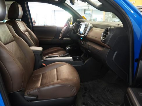 Used 2021 Toyota Tacoma Limited AWD/4WD image 34