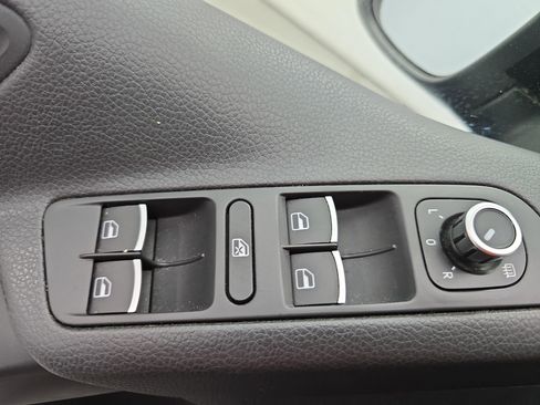 Used 2013 Volkswagen Tiguan SE AWD/4WD image 27
