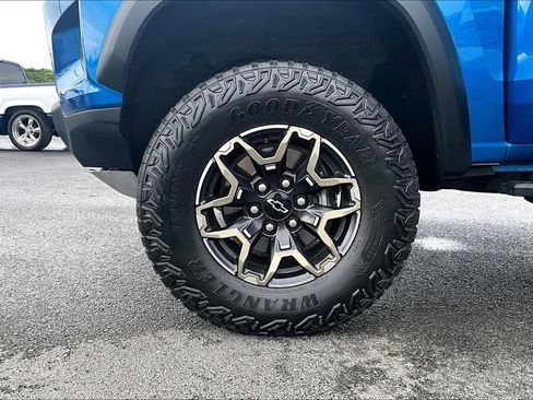 Used 2023 Chevrolet Colorado ZR2 w/ ZR2 Convenience Package III AWD/4WD image 2