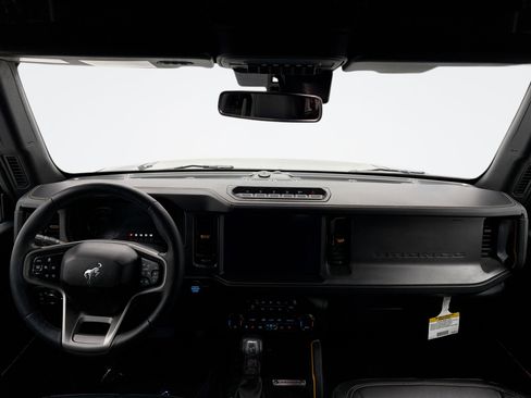 Used 2024 Ford Bronco Badlands image 14