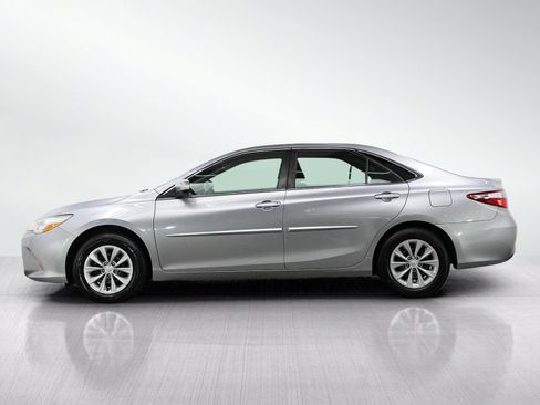 Used 2017 Toyota Camry LE FWD image 2