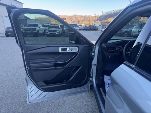 Used 2023 Ford Explorer ST-Line w/ Class IV Trailer Tow Package image 11