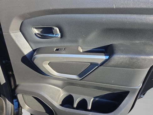 Used 2021 Nissan Titan SV w/ SV Convenience Package image 34