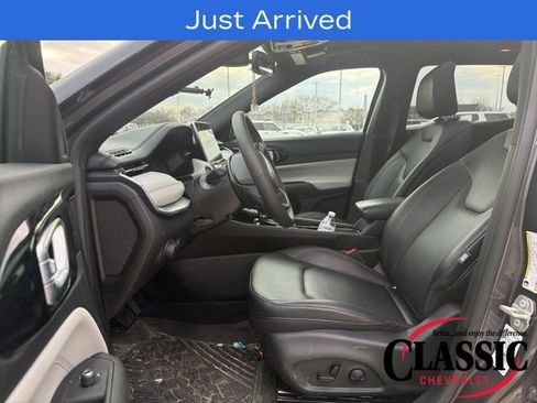 Used 2024 Jeep Compass Limited w/ Sun and Sound Group image 17