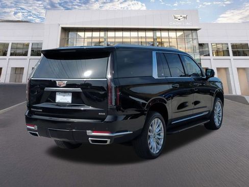 Certified 2025 Cadillac Escalade ESV Luxury RWD image 9