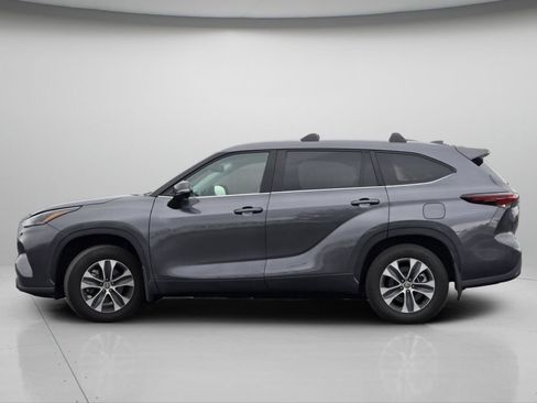 Used 2024 Toyota Highlander XLE AWD/4WD image 21