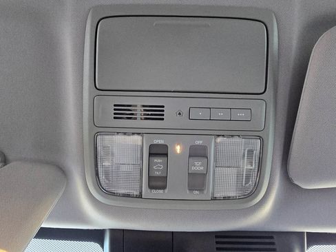 Used 2018 Honda CR-V Touring image 25