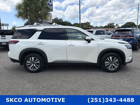 Used 2023 Nissan Pathfinder SL FWD image 6
