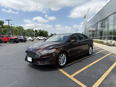 Used 2019 Ford Fusion SE FWD image 3