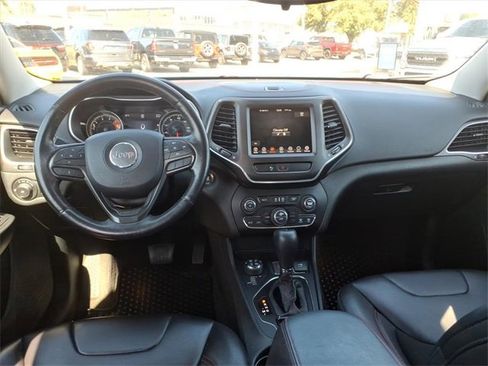 Used 2019 Jeep Cherokee Trailhawk w/ Cold Weather Group image 12