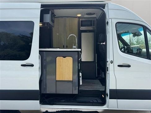 Used 2020 Mercedes-Benz Sprinter 2500 image 19