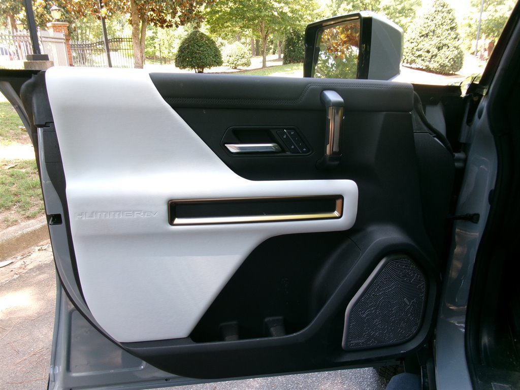 Used 2024 GMC Hummer EV 2X AWD/4WD image 11