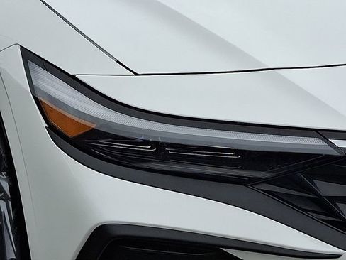 Used 2024 Hyundai Elantra SEL image 9