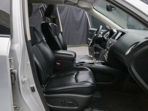 Used 2020 Nissan Pathfinder SL image 10