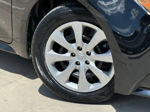 Used 2025 Toyota Corolla LE FWD image 2