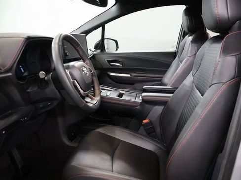 Certified 2025 Toyota Sienna XSE image 12